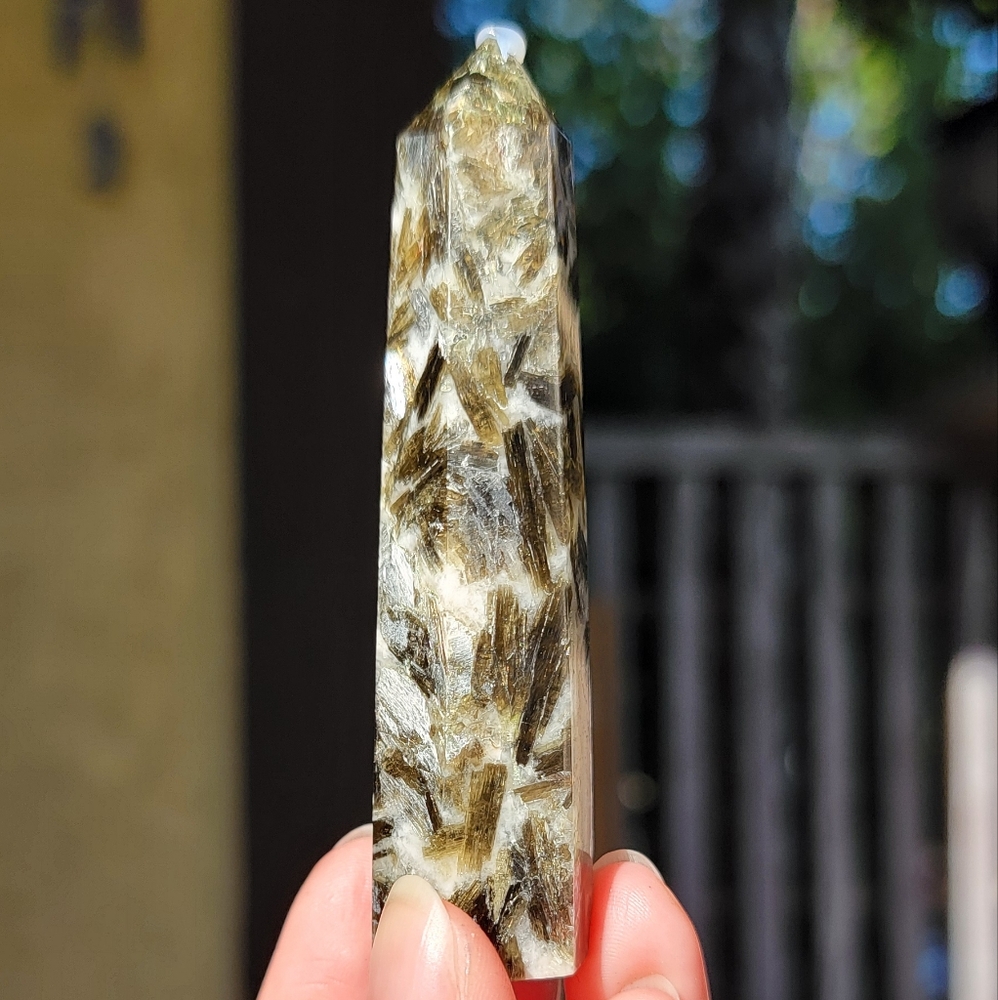 NEW 3.22" GREEN TOURMALINE WITH MICA TOWER